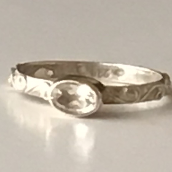 PETITE STERLING WOMEN’S CRYSTAL SOLITAIRE RING - Picture 1 of 7